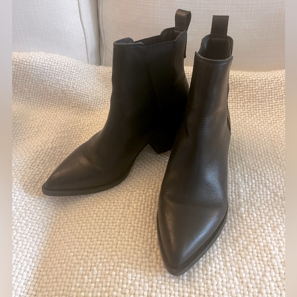 Steve Madden Black Leather Block Heel Ankle Boots